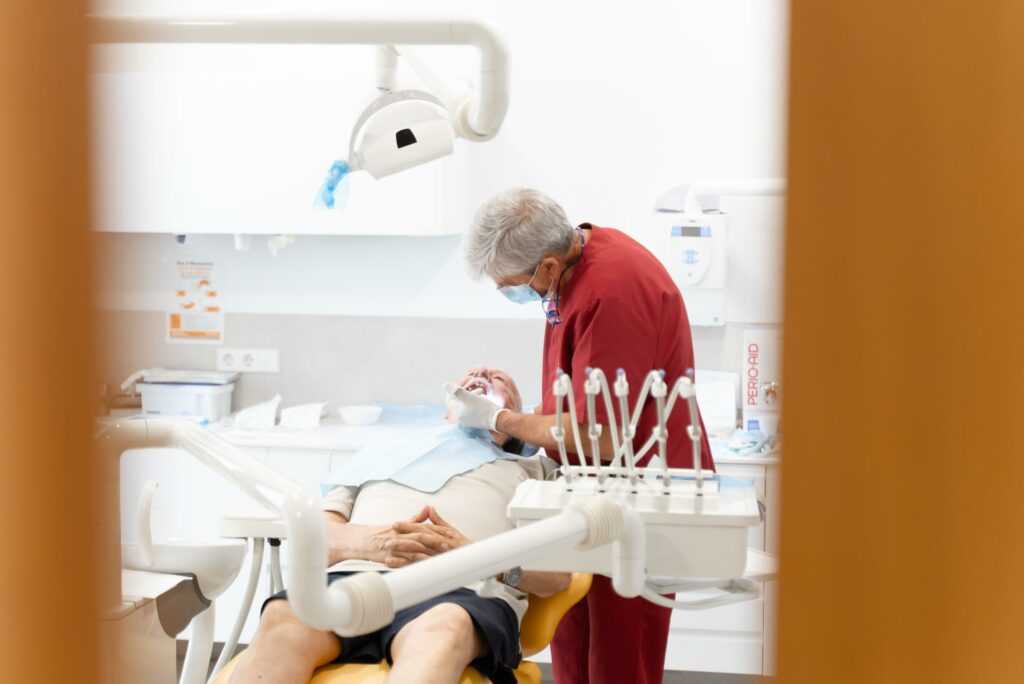 reponer-piezas-dentales-ausenciadenta-dentista-cadiz-bragado